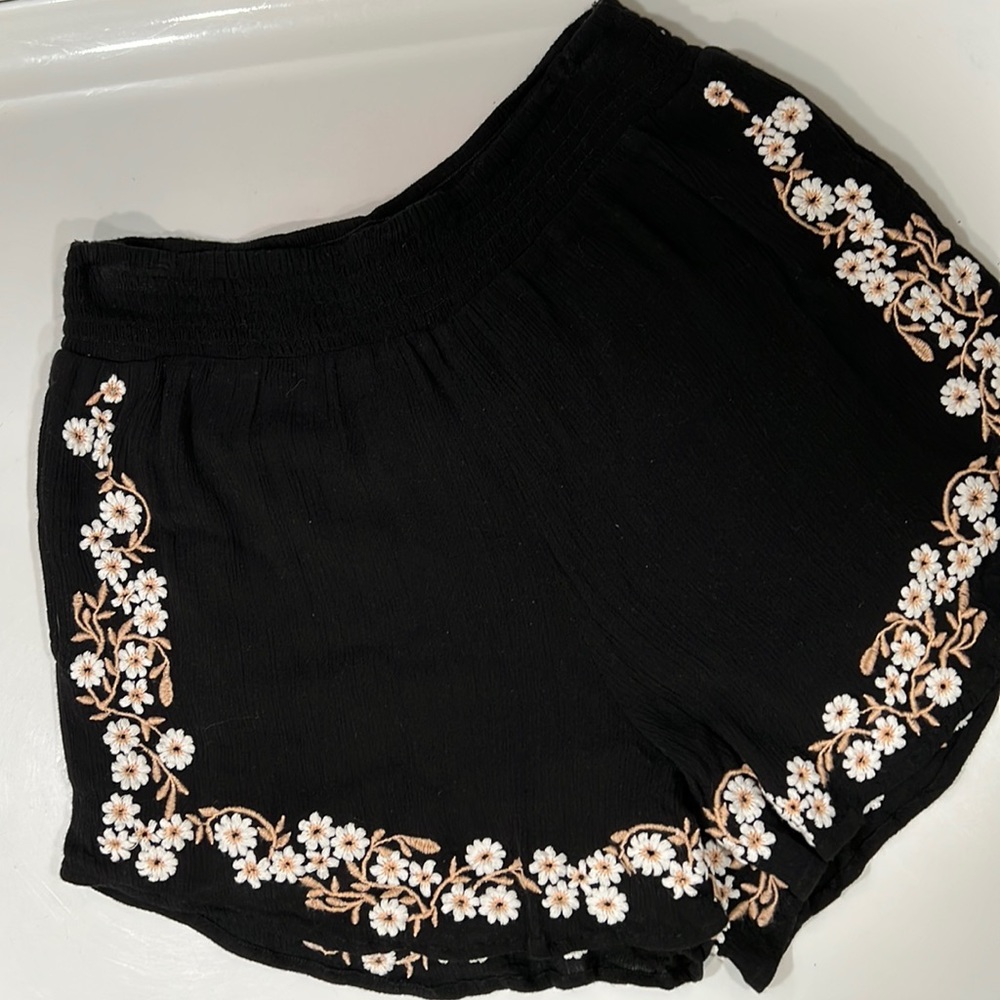 Anthropology Chloe Oliver Daisy Shorts Black with Floral Embroidery